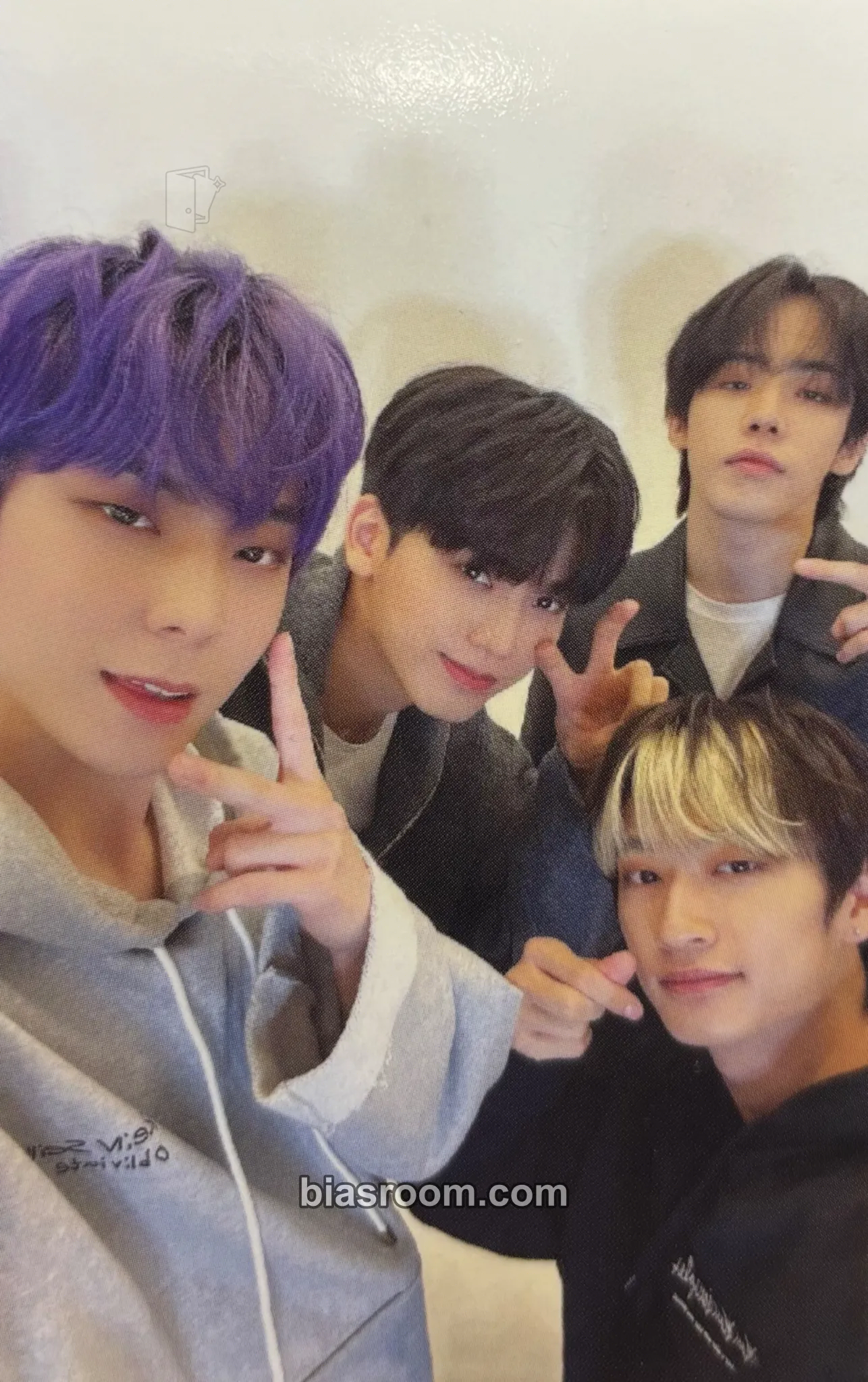 What's goin' on Photocard - Omega X - Omega X K-pop photocard