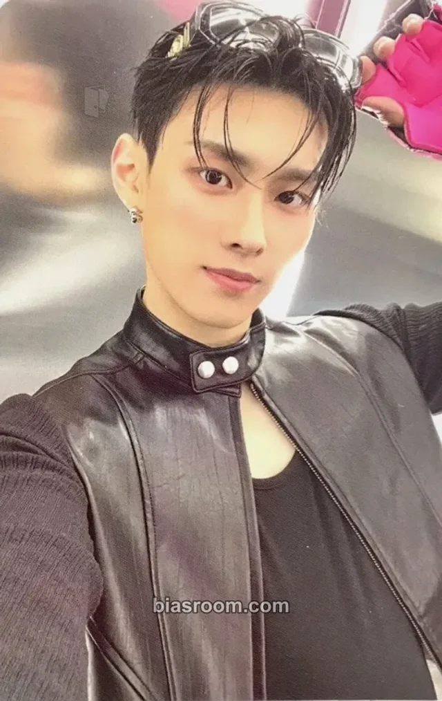 TNX - Kyung Jun - Boyhood Album album photocard deja vu version