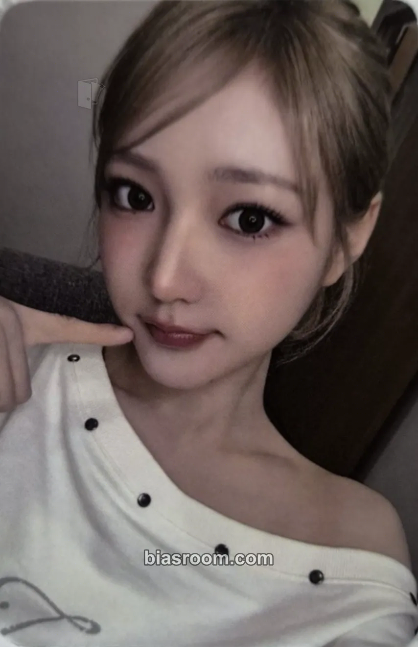 Jiyu Delulu Pack Photocard - KiiiKiii - KiiiKiii K-pop photocard