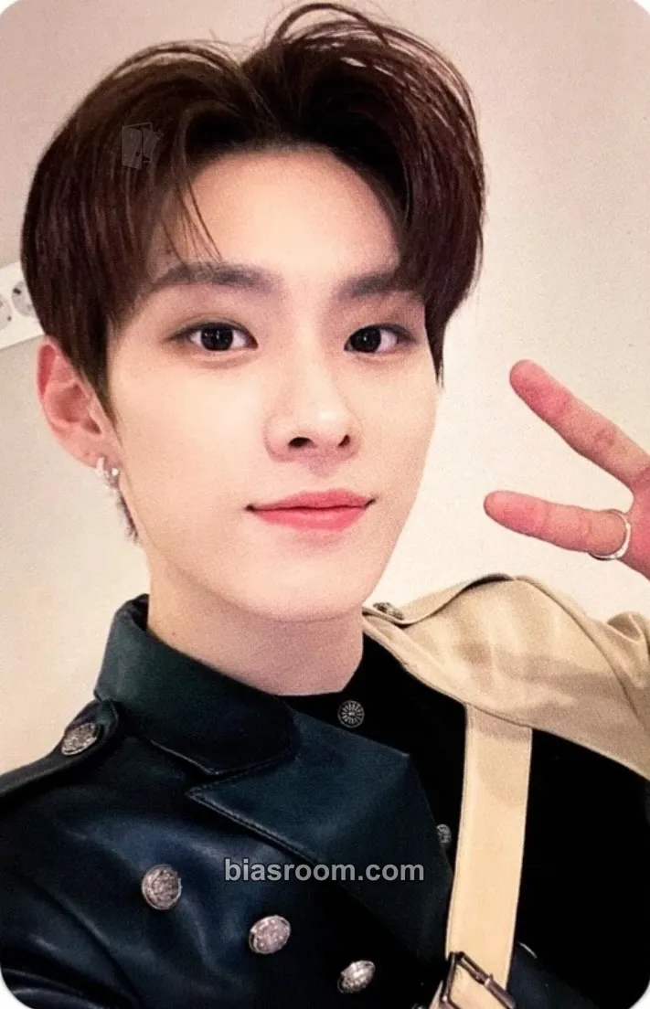 Kyungjun WAY UP Photocard - TNX - TNX K-pop photocard