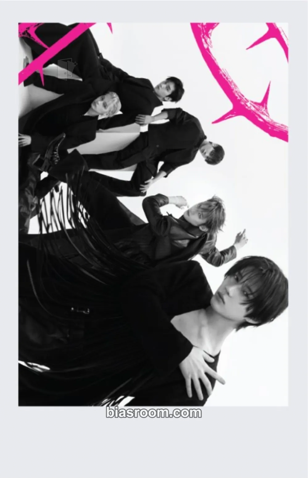7TH YEAR: A Moment of Stillness in the Thorns Photocard - TOMORROW X TOGETHER - TOMORROW X TOGETHER K-pop photocard