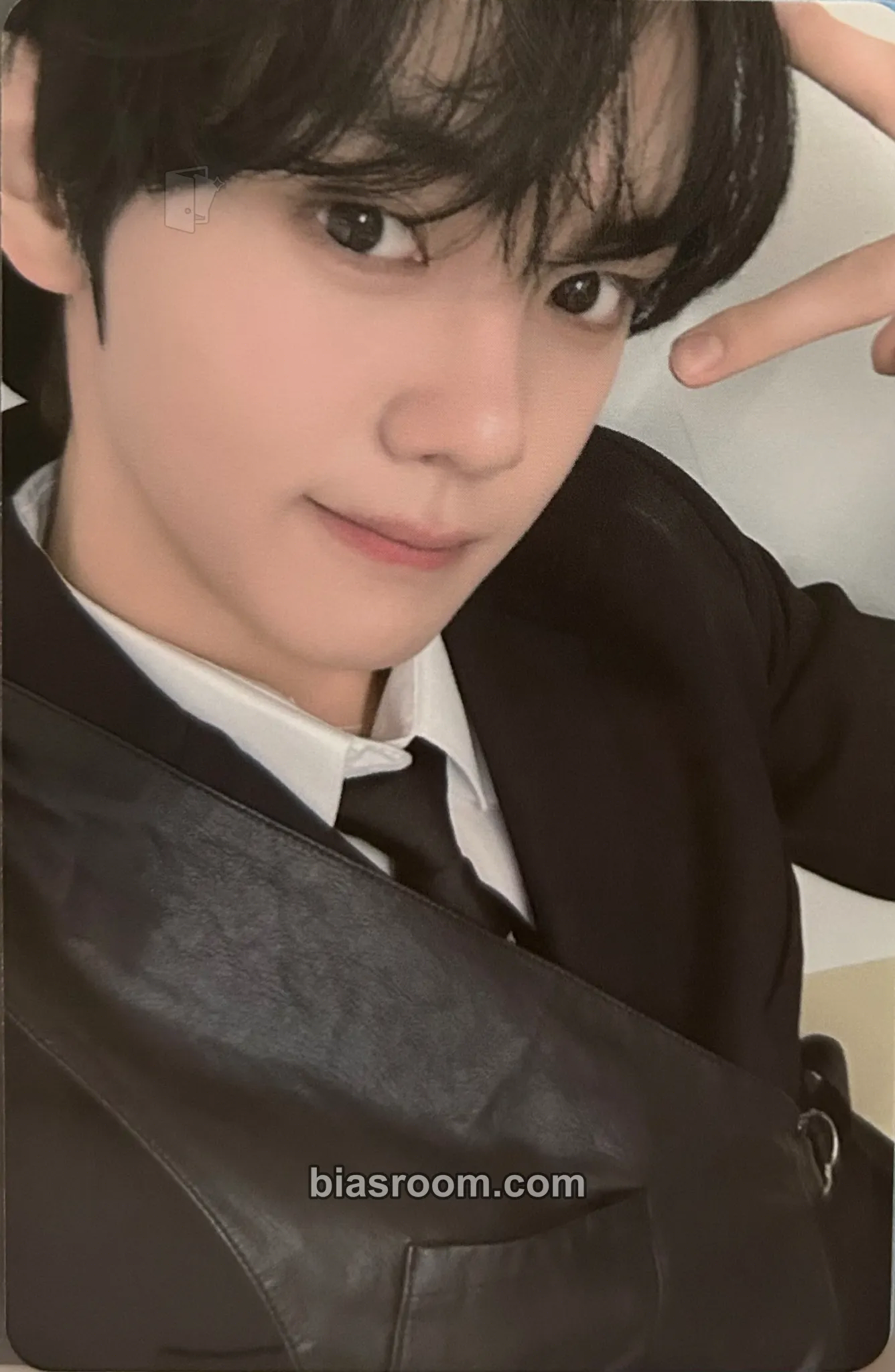 Gyuvin 2026 Seasons Greetings ‘(0_1) World’ Photocard - ZEROBASEONE - ZEROBASEONE K-pop photocard