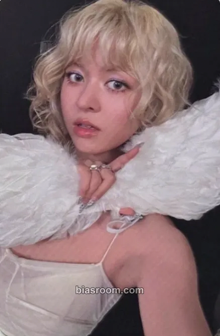 Lily Heavy Serenade Photocard - NMIXX - NMIXX K-pop photocard