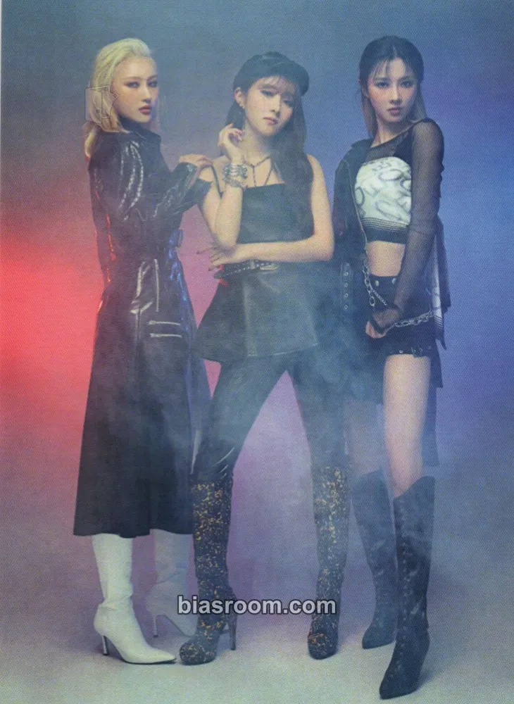 Japan Debut 2nd Anniversary Official Goods Photocard - Dreamcatcher - Dreamcatcher K-pop photocard