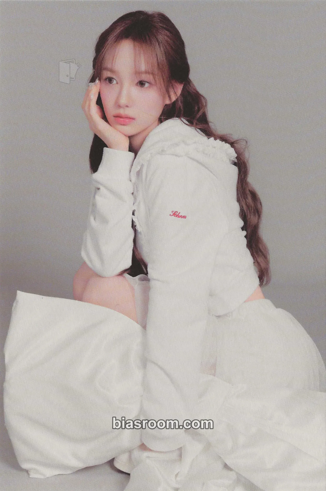 Ryu Sarang 2026 Season’s Greetings: <365 Knots> Photocard - izna - izna K-pop photocard
