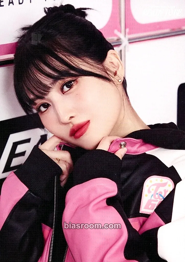 Momo TWICE 5th World Tour Ready to Be Photocard - TWICE - TWICE K-pop photocard