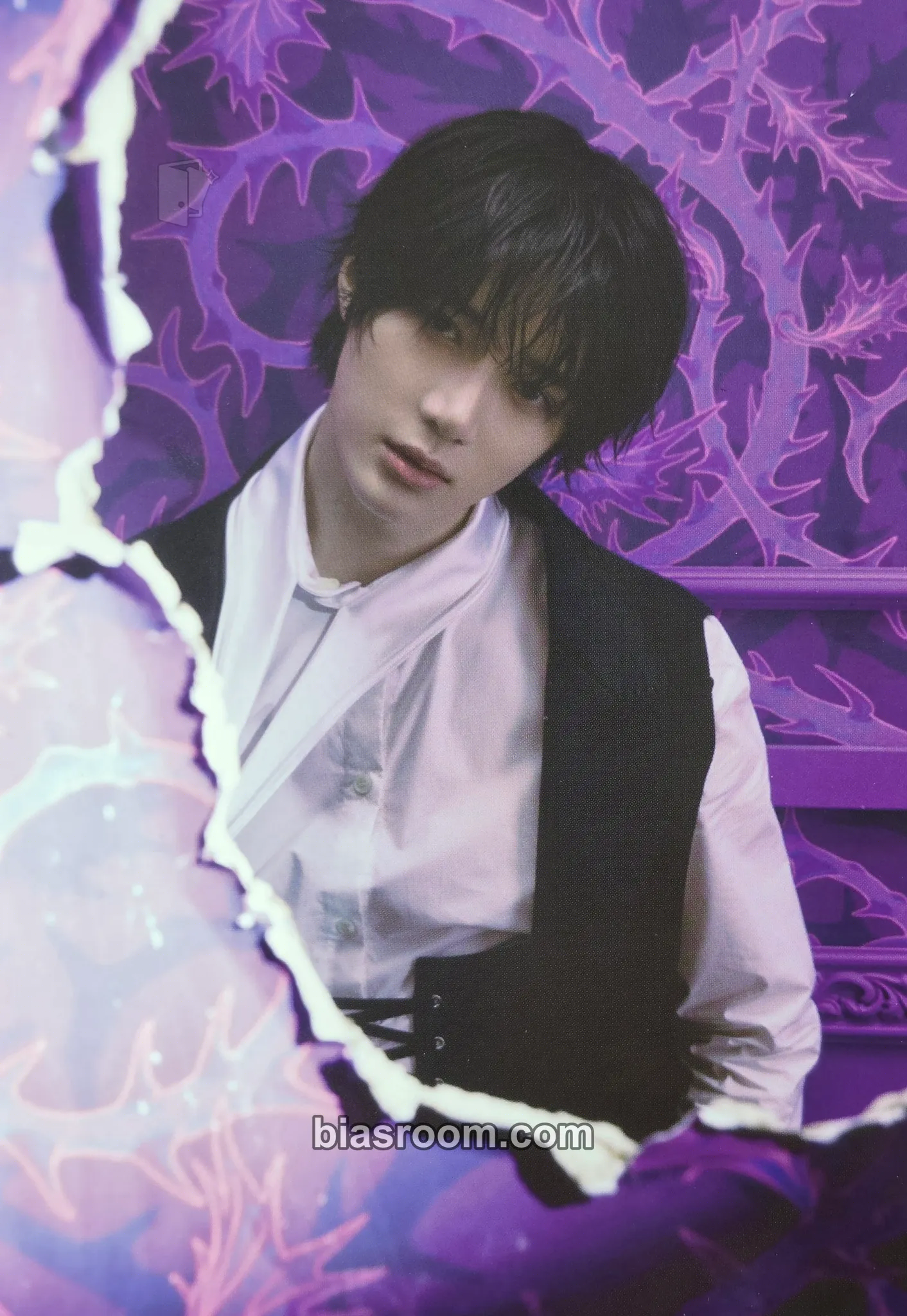 Beomgyu 7TH YEAR: A Moment of Stillness in the Thorns Photocard - TOMORROW X TOGETHER - TOMORROW X TOGETHER K-pop photocard