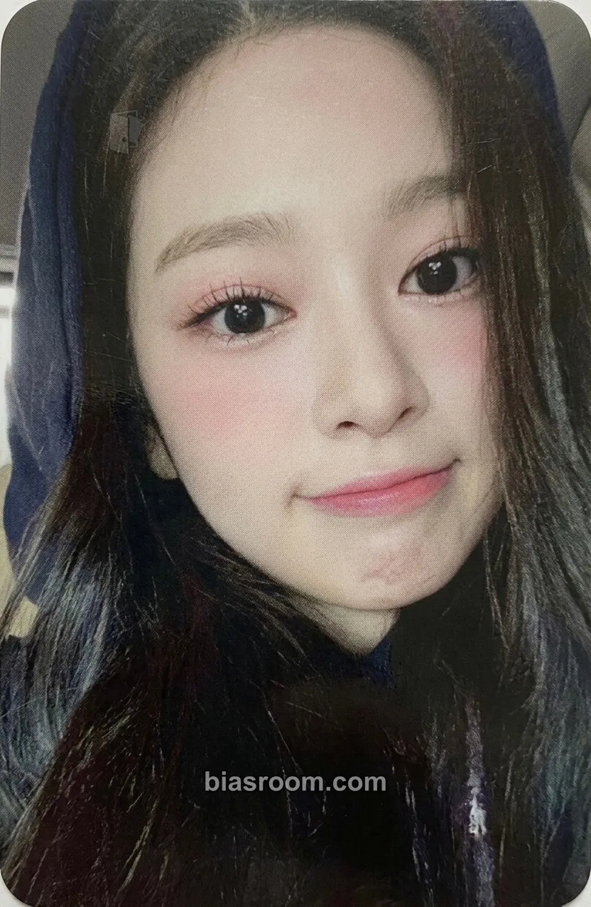 Minju SHOW! Music Core MC Photocard - Kim Minju - Kim Minju K-pop photocard