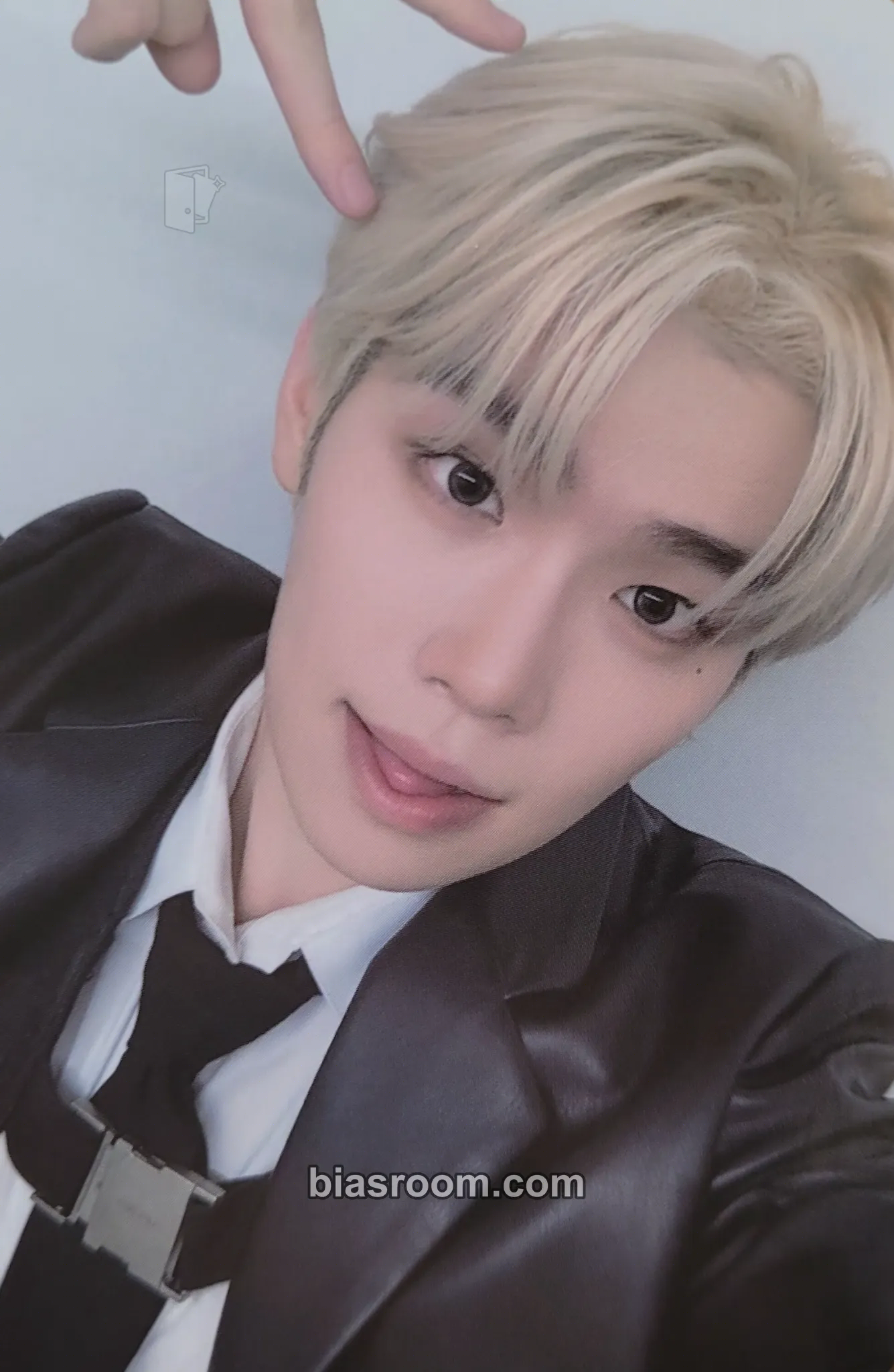 Taerae 2026 Seasons Greetings ‘(0_1) World’ Photocard - ZEROBASEONE - ZEROBASEONE K-pop photocard