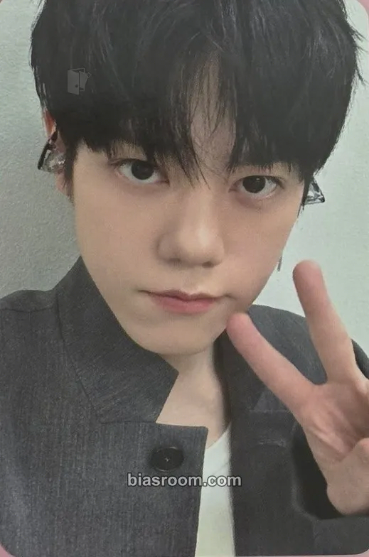 Hun OFFICIAL CHARACTER POP-UP STORE
'Into Bloom’ Photocard - N.Flying - N.Flying K-pop photocard