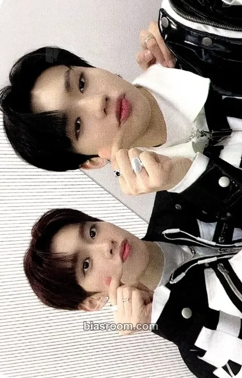 WAY UP Photocard - TNX - TNX K-pop photocard