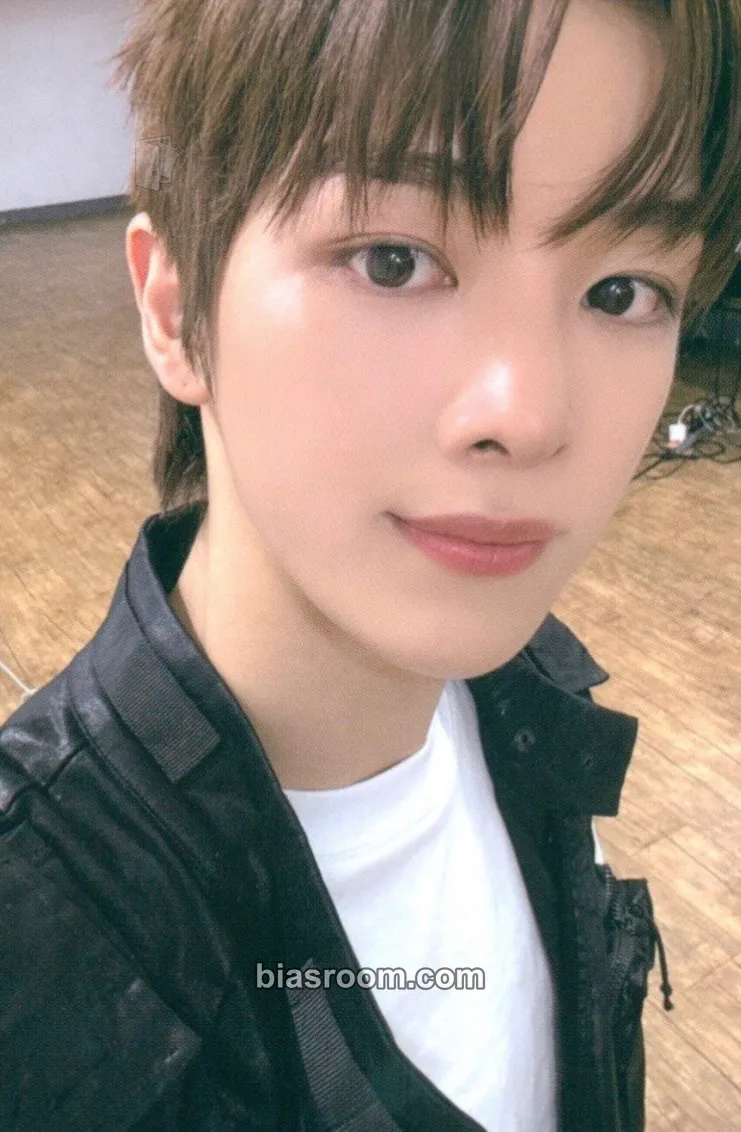 Sungchan Get A Guitar Photocard - RIIZE - RIIZE K-pop photocard