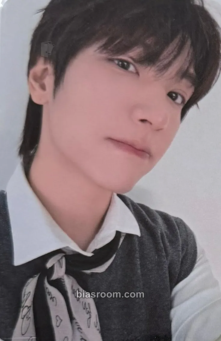 Jaehyun OFFICIAL CHARACTER POP-UP STORE
'Into Bloom’ Photocard - N.Flying - N.Flying K-pop photocard