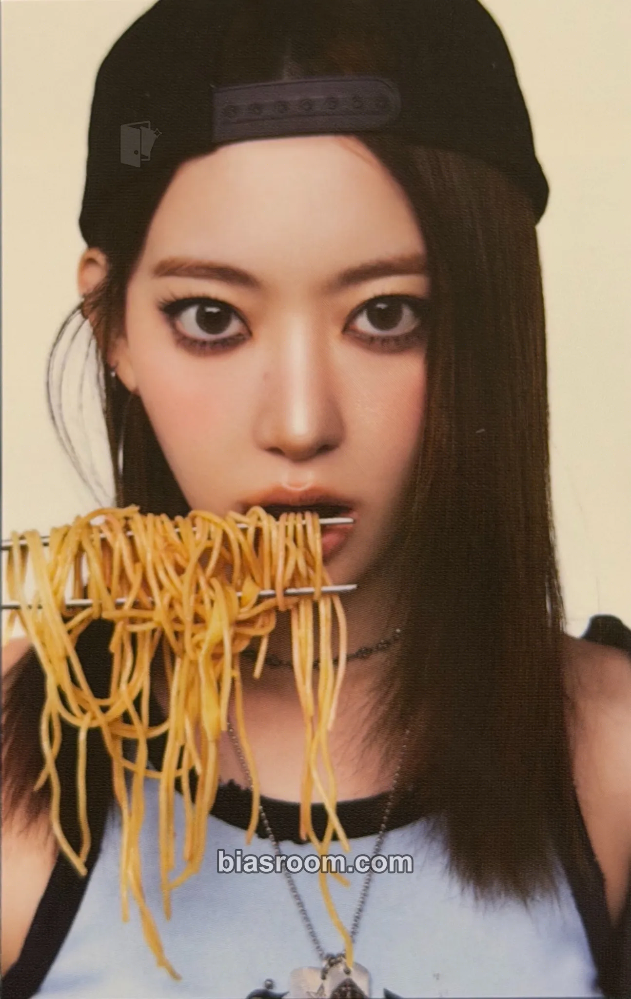 Sakura SPAGHETTI Photocard - LE SSERAFIM - LE SSERAFIM K-pop photocard