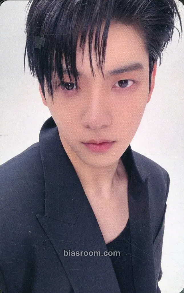 Soobin 7TH YEAR: A Moment of Stillness in the Thorns Photocard - TOMORROW X TOGETHER - TOMORROW X TOGETHER K-pop photocard