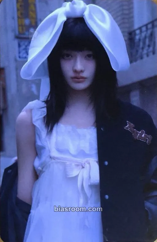 Iroha MAMIHLAPINATAPAI Photocard - ILLIT - ILLIT K-pop photocard