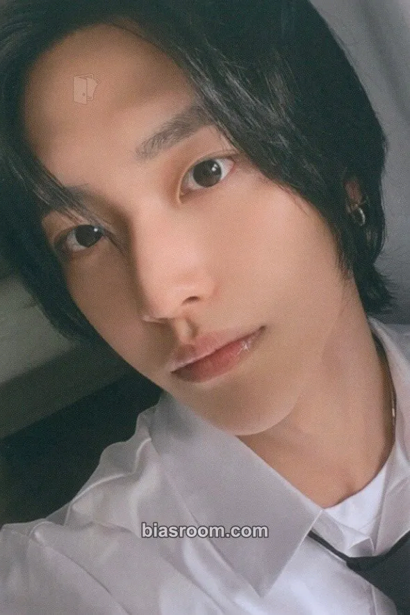 Wonbin Get A Guitar Photocard - RIIZE - RIIZE K-pop photocard