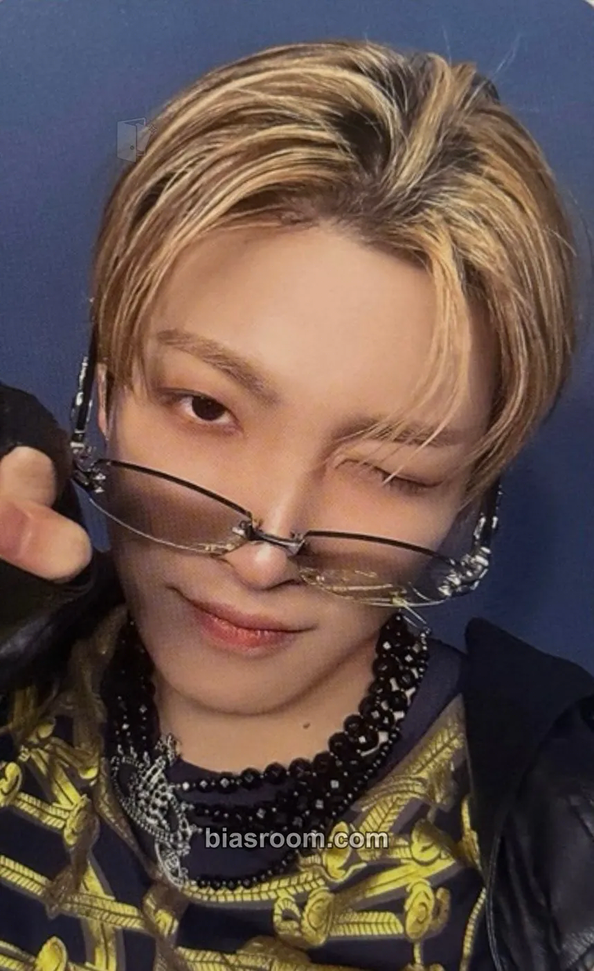 Hongjoong GOLDEN HOUR : Part.4 Photocard - ATEEZ - ATEEZ K-pop photocard