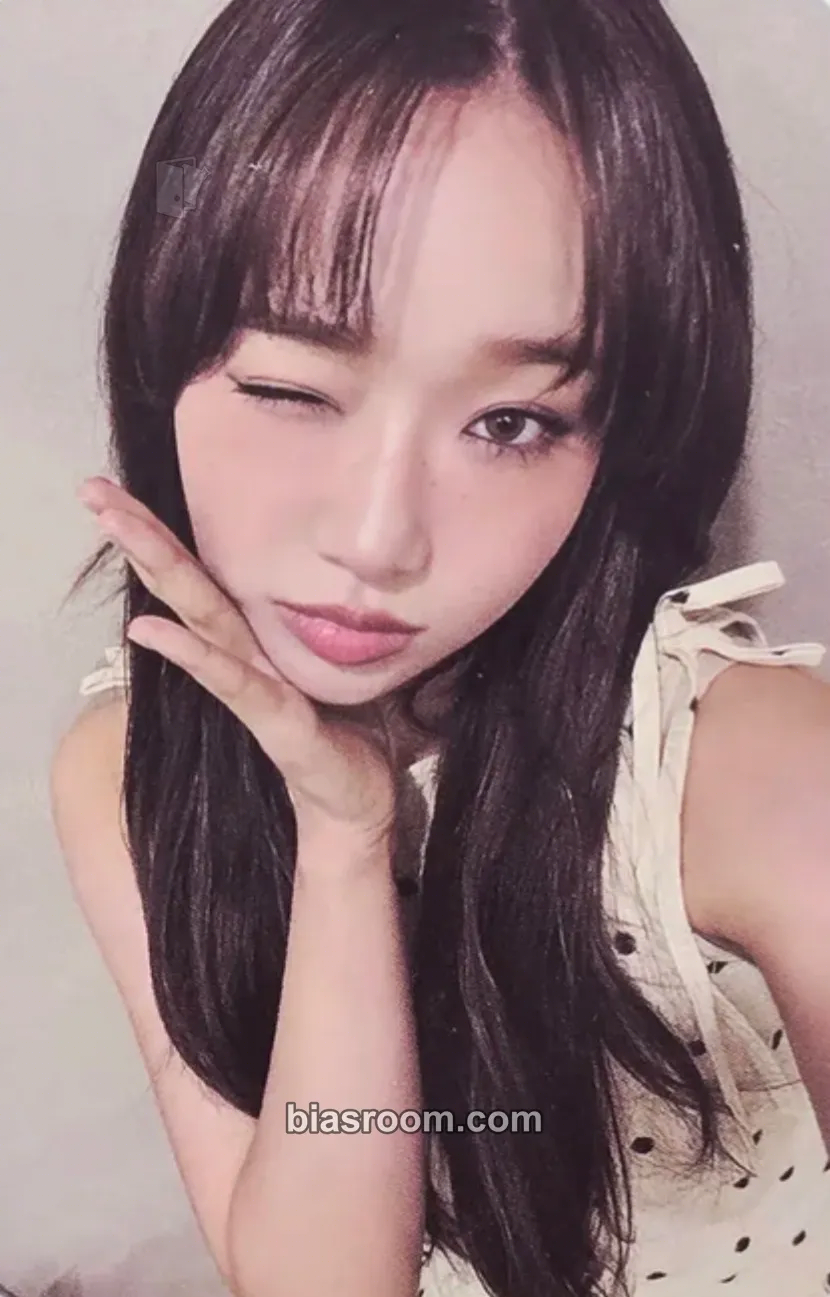 Choi Yoojung LOOP Photocard - I.O.I - I.O.I K-pop photocard