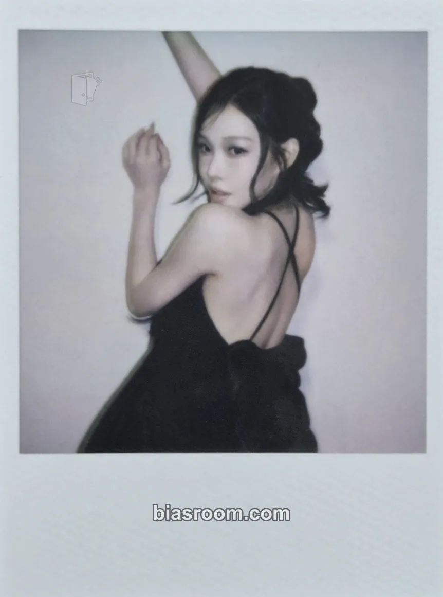 Chung Ha LOOP Photocard - I.O.I - I.O.I K-pop photocard