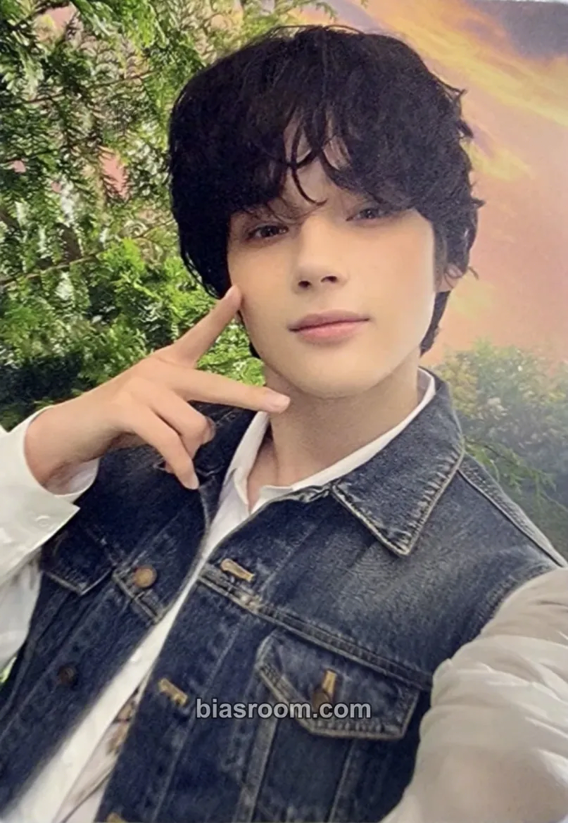 Huening Kai Act: Sweet Mirage Photocard - TOMORROW X TOGETHER - TOMORROW X TOGETHER K-pop photocard