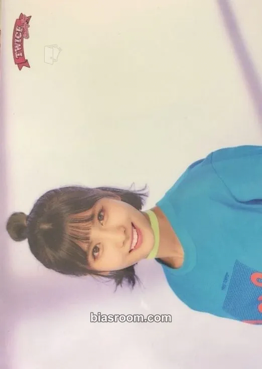 Momo Candy Pop Photocard - TWICE - TWICE K-pop photocard
