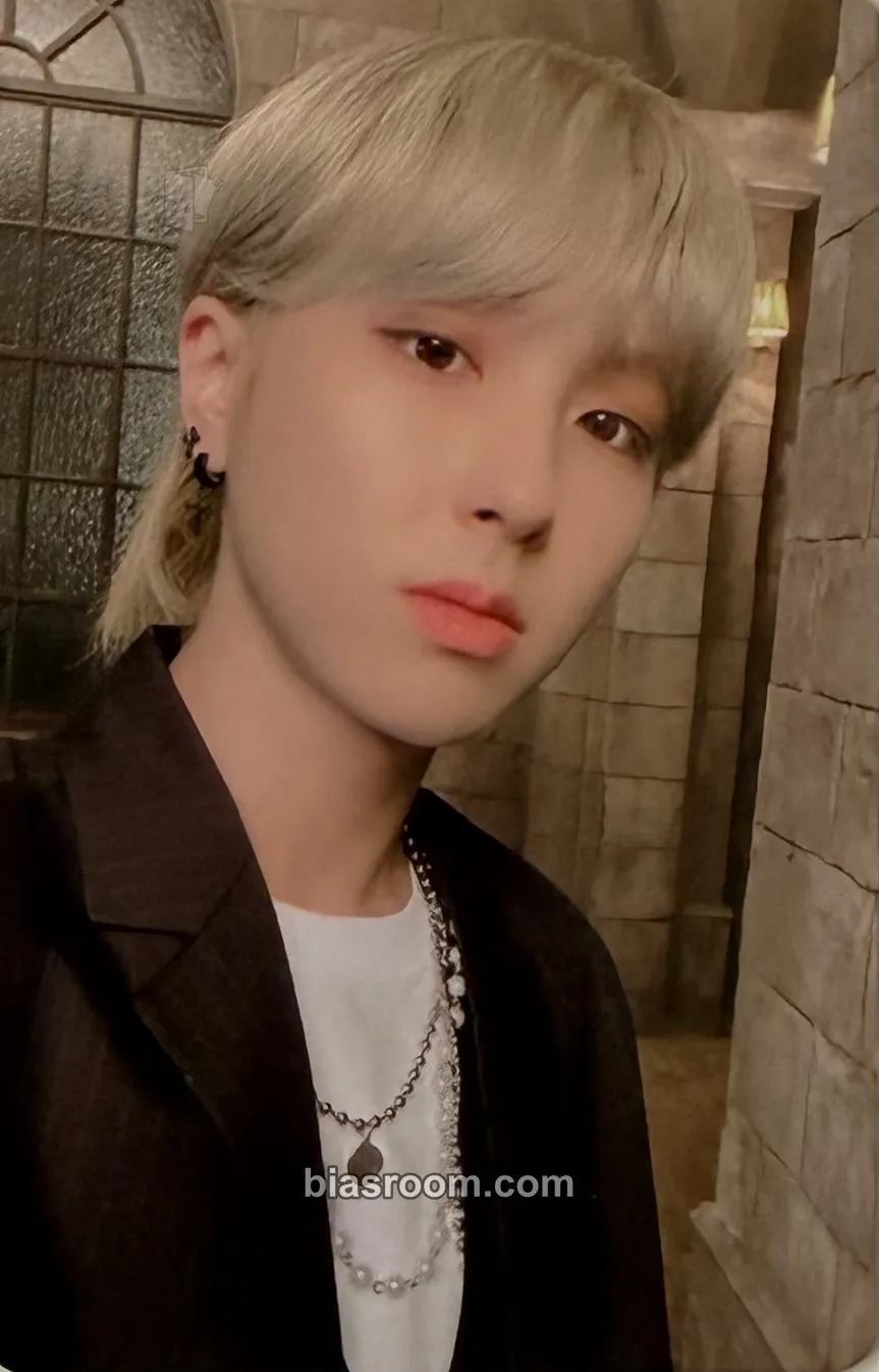 Giuk MEMORY : illusion Photocard - ONEWE - ONEWE K-pop photocard
