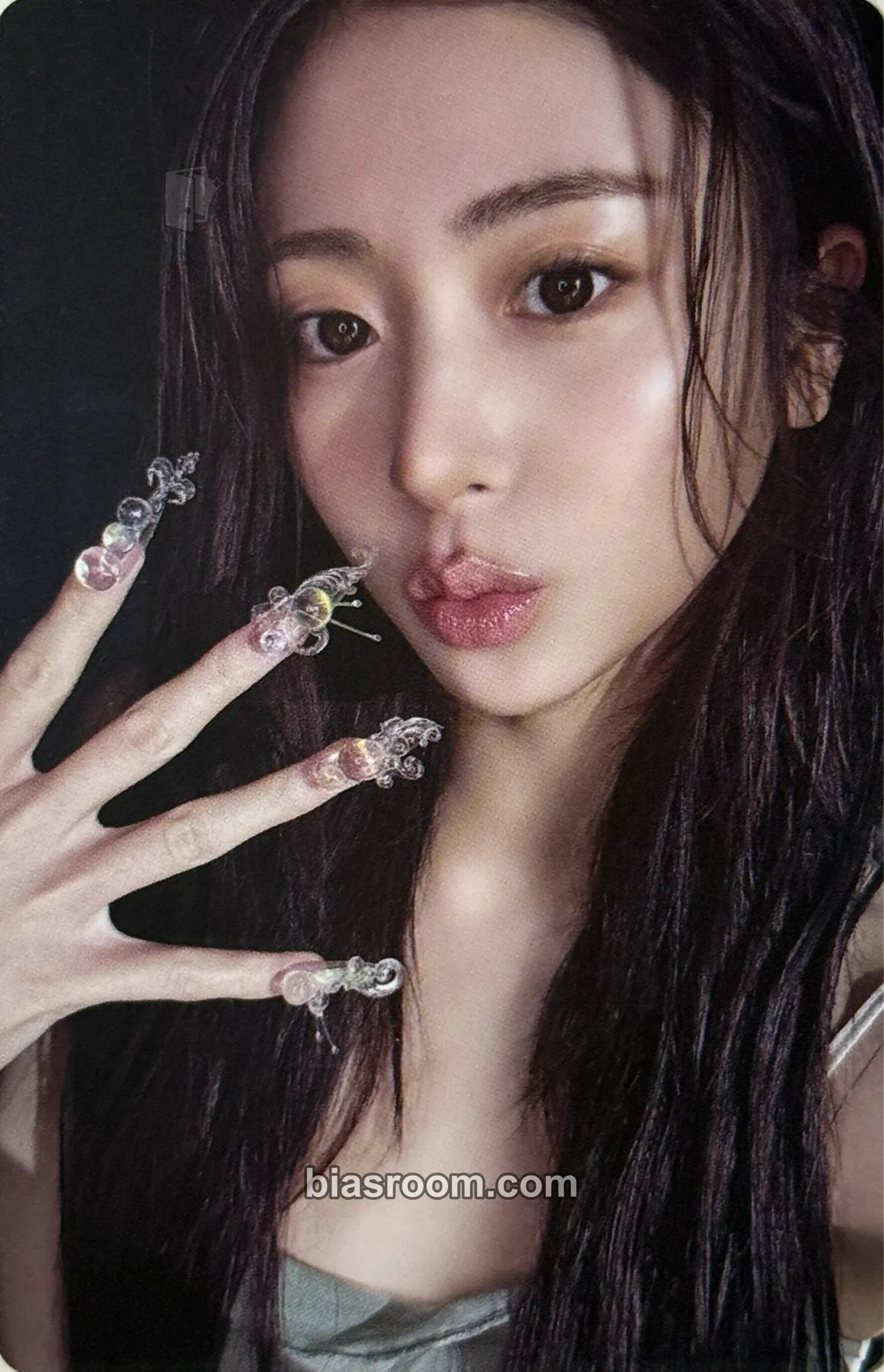 Huh Yunjin PUREFLOW pt.1 Photocard - LE SSERAFIM - LE SSERAFIM K-pop photocard