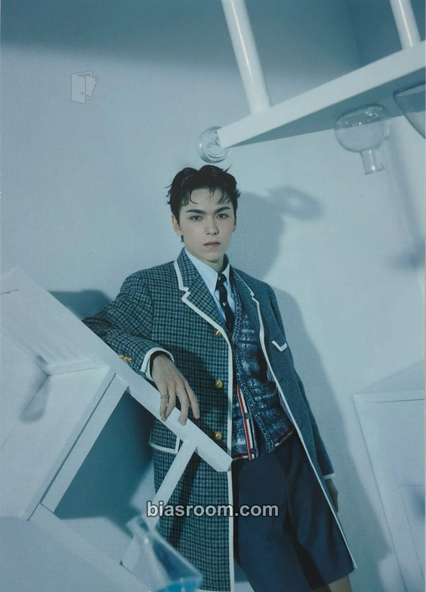 Vernon 17 IS RIGHT HERE Photocard - SEVENTEEN - SEVENTEEN K-pop photocard