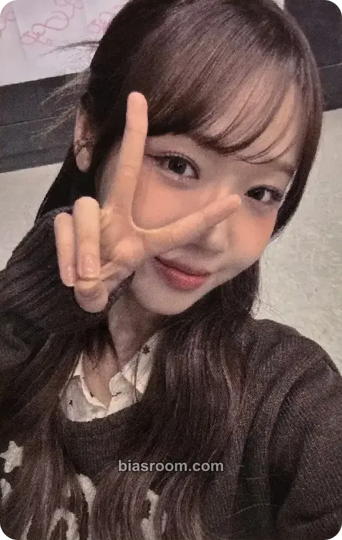 Choi Yoojung LOOP Photocard - I.O.I - I.O.I K-pop photocard