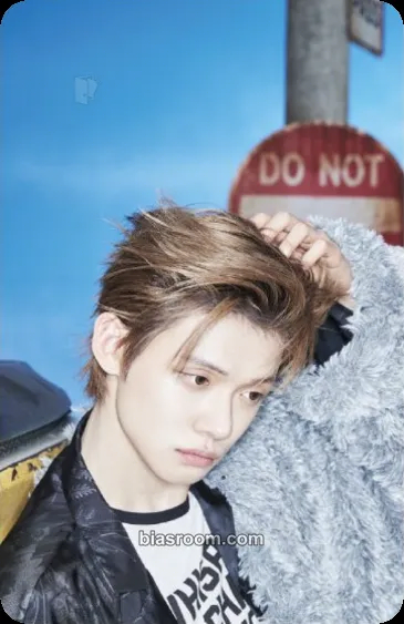 Yeonjun 7TH YEAR: A Moment of Stillness in the Thorns Photocard - TOMORROW X TOGETHER - TOMORROW X TOGETHER K-pop photocard