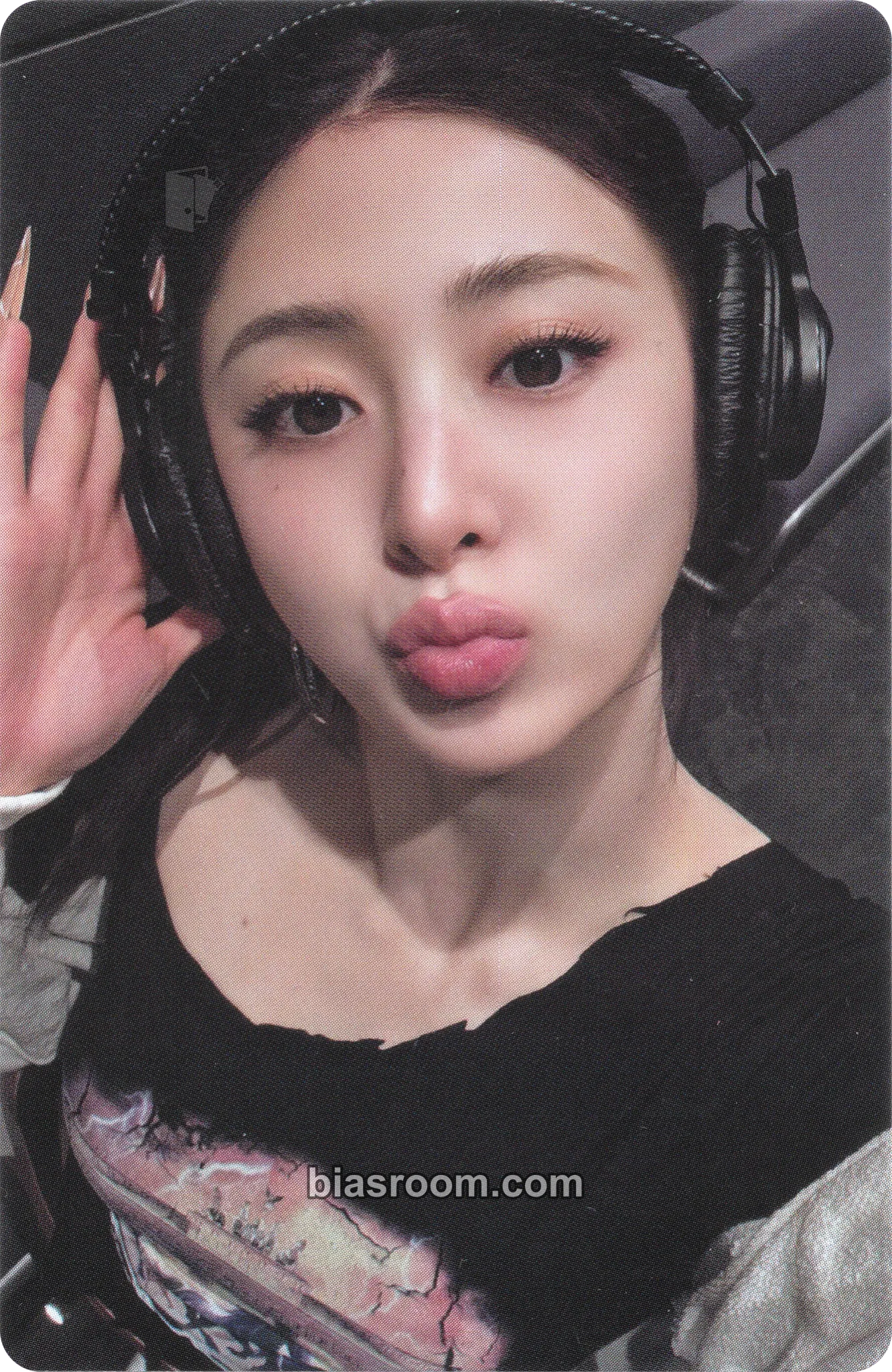 Huh Yunjin PUREFLOW pt.1 Photocard - LE SSERAFIM - LE SSERAFIM K-pop photocard