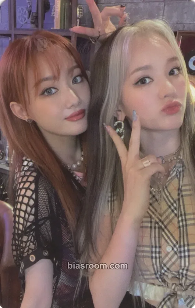 Hot Issue - Nahyun & Hyeongshin - Icons Album album photocard