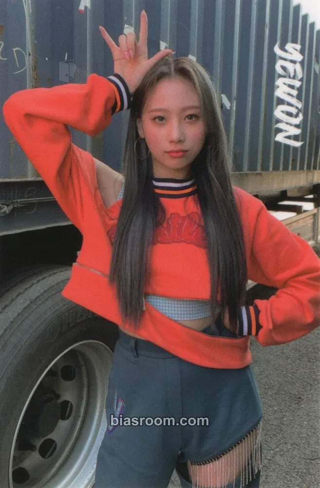 Yewon Icons Photocard - Hot Issue - Hot Issue K-pop photocard