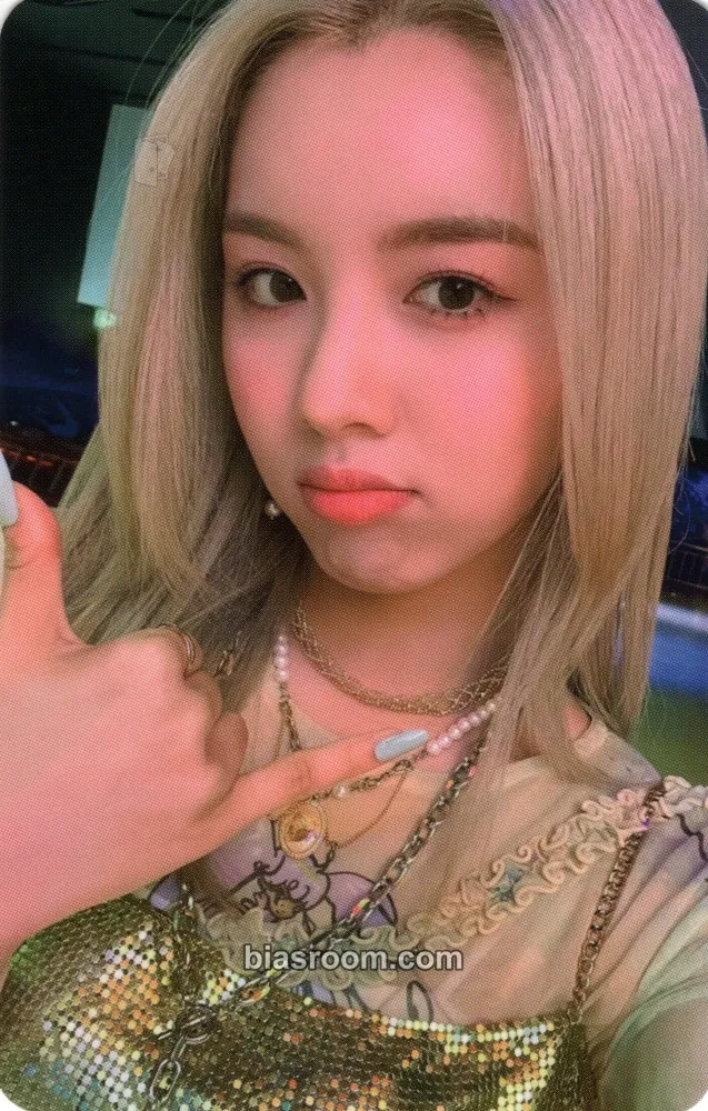 Lucy Pit-a-Pat Photocard - WOOAH - WOOAH K-pop photocard