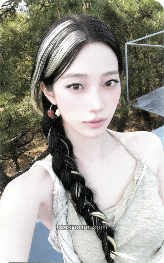 Kazuha PUREFLOW pt.1 Photocard - LE SSERAFIM - LE SSERAFIM K-pop photocard