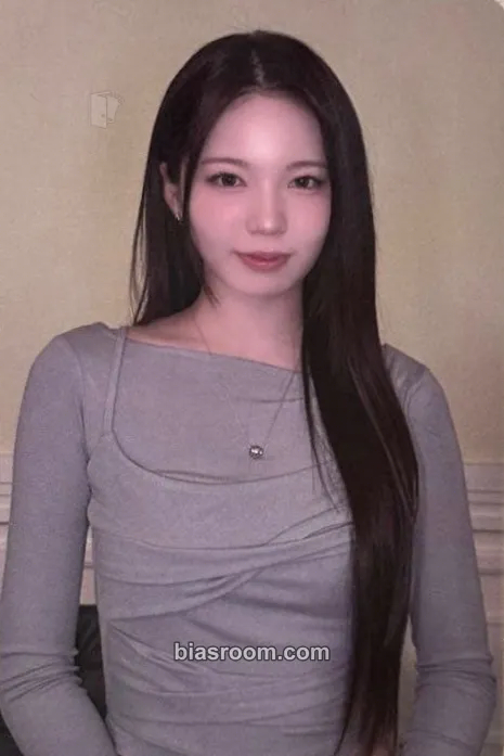 Ayaka Good Girl But Not For You Photocard - NiziU - NiziU K-pop photocard
