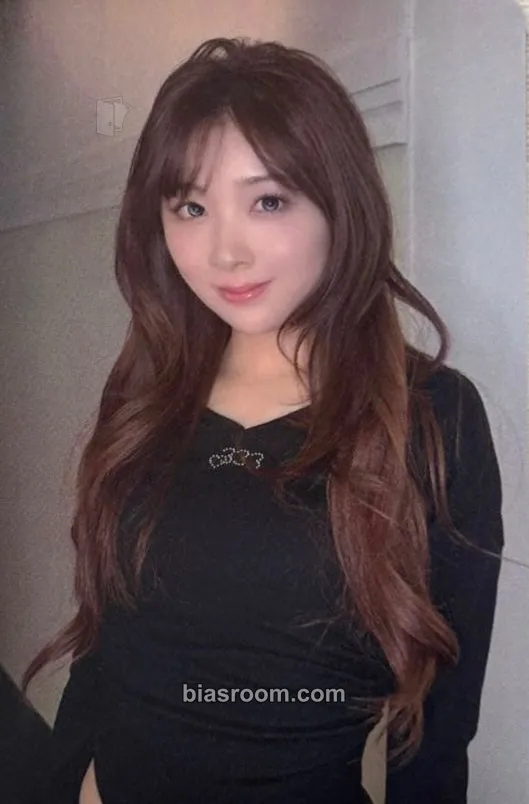 Miihi Good Girl But Not For You Photocard - NiziU - NiziU K-pop photocard