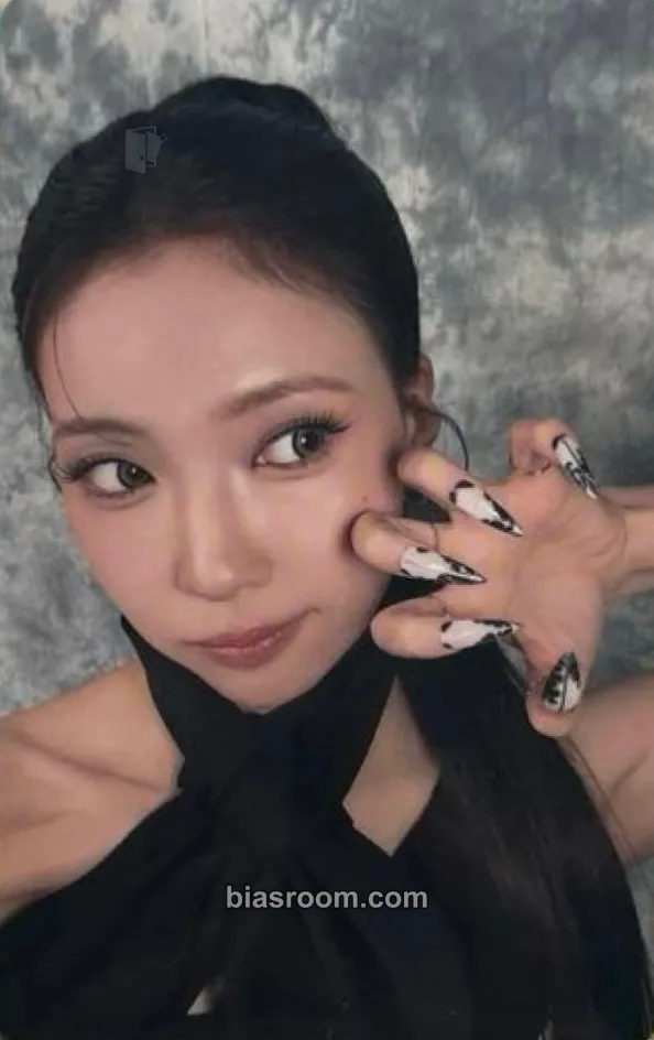 Mayuka Good Girl But Not For You Photocard - NiziU - NiziU K-pop photocard