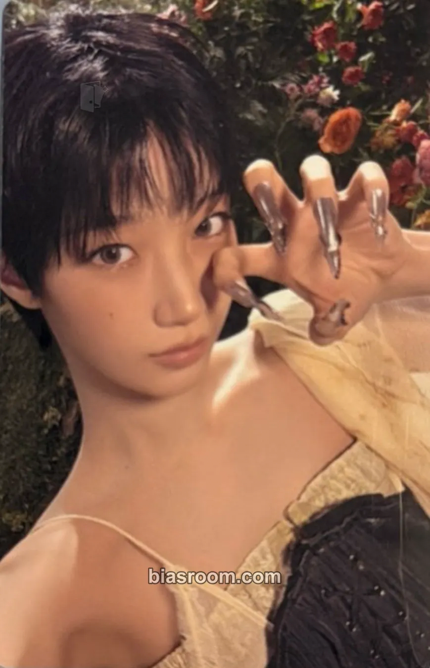 Kazuha PUREFLOW pt.1 Photocard - LE SSERAFIM - LE SSERAFIM K-pop photocard