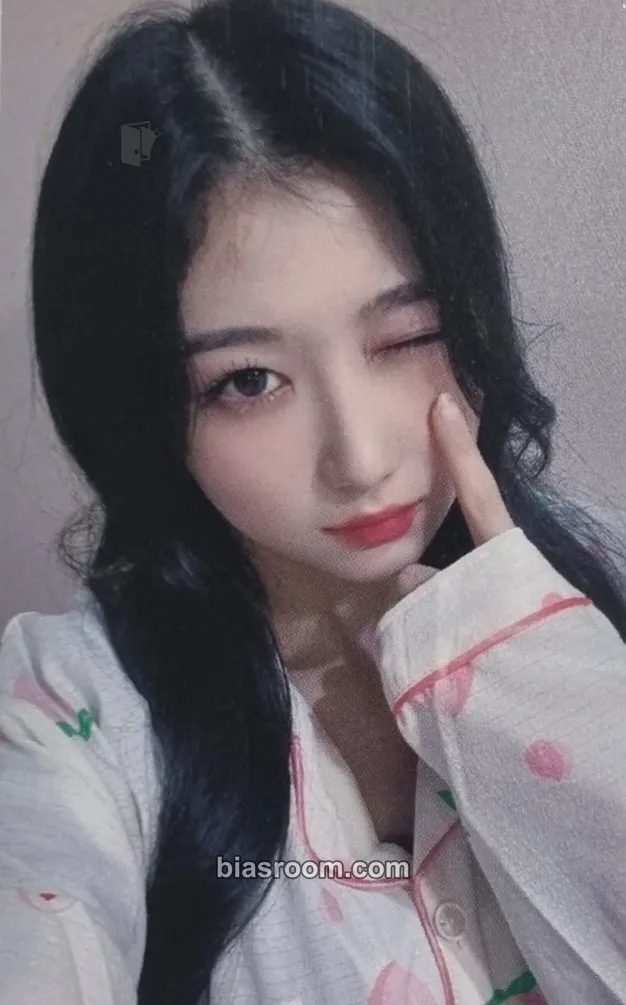 Kaede Muhan Photocard - tripleS - tripleS K-pop photocard