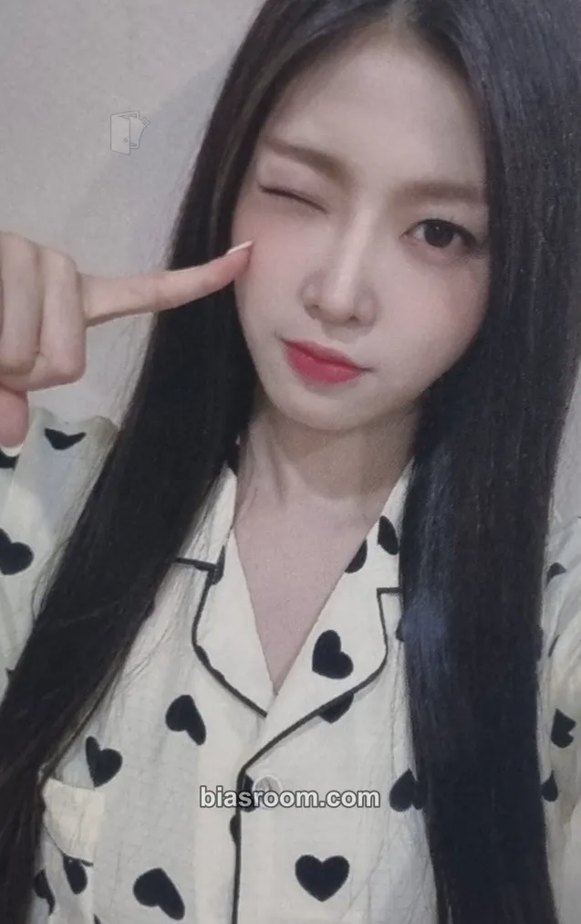 Nien Muhan Photocard - tripleS - tripleS K-pop photocard