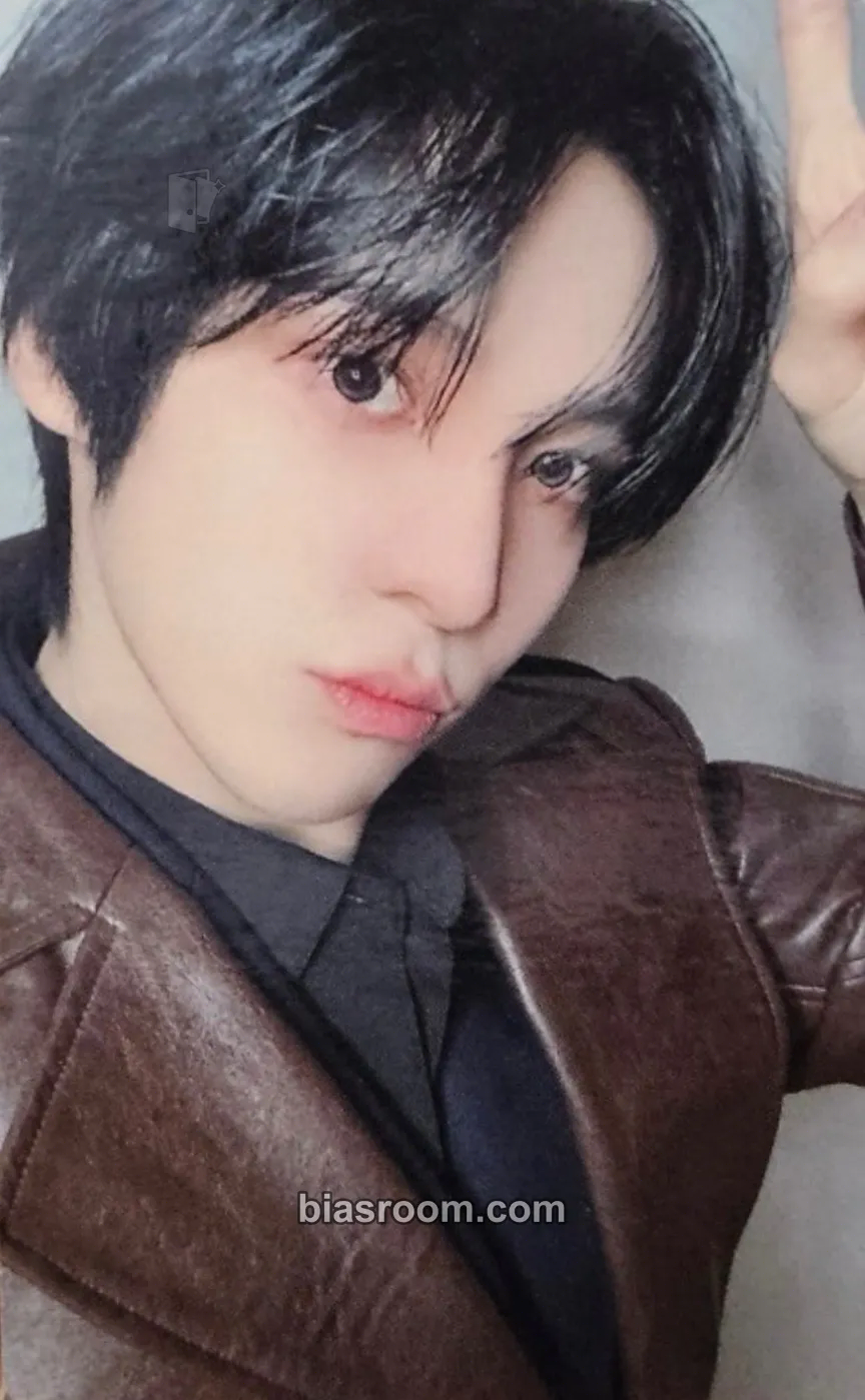 Yunho GOLDEN HOUR : Part.4 Photocard - ATEEZ - ATEEZ K-pop photocard