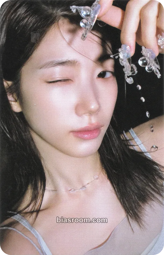 Kazuha PUREFLOW pt.1 Photocard - LE SSERAFIM - LE SSERAFIM K-pop photocard