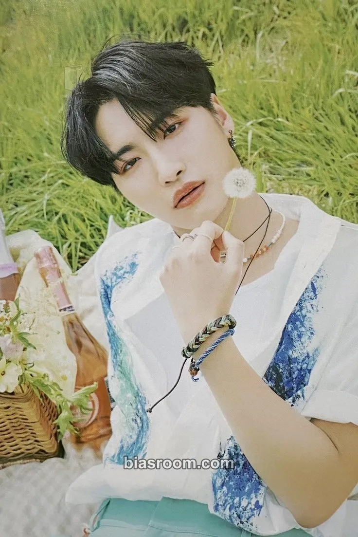 Seonghwa 2022 SUMMER PHOTOBOOK Photocard - ATEEZ - ATEEZ K-pop photocard