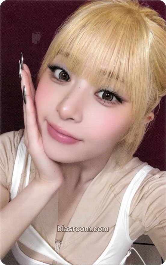 Huh Yunjin PUREFLOW pt.1 Photocard - LE SSERAFIM - LE SSERAFIM K-pop photocard