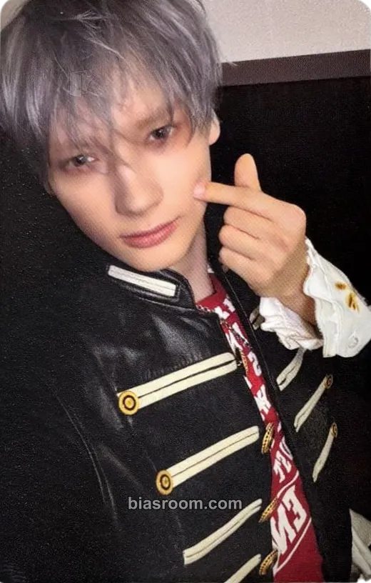 Huening Kai 7TH YEAR: A Moment of Stillness in the Thorns Photocard - TOMORROW X TOGETHER - TOMORROW X TOGETHER K-pop photocard