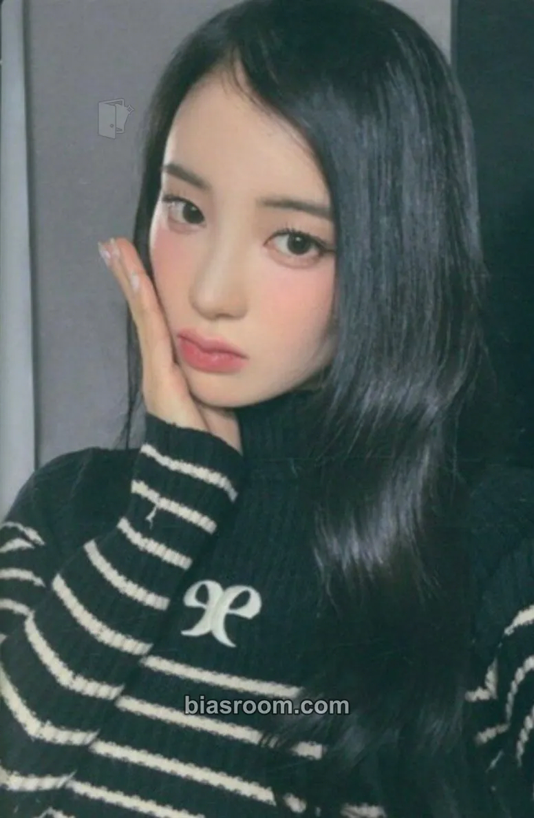 Miu MUSE Photocard - ME:I - ME:I K-pop photocard