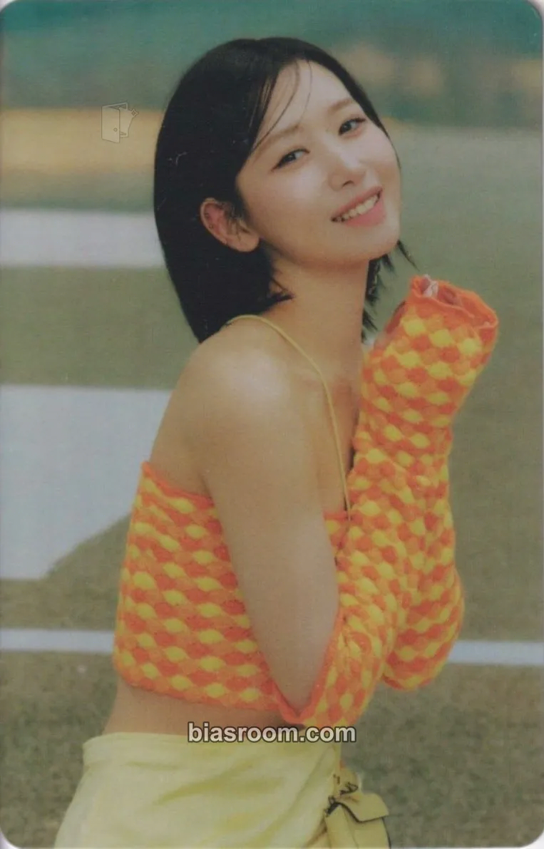 Momona MIRAI Photocard - ME:I - ME:I K-pop photocard