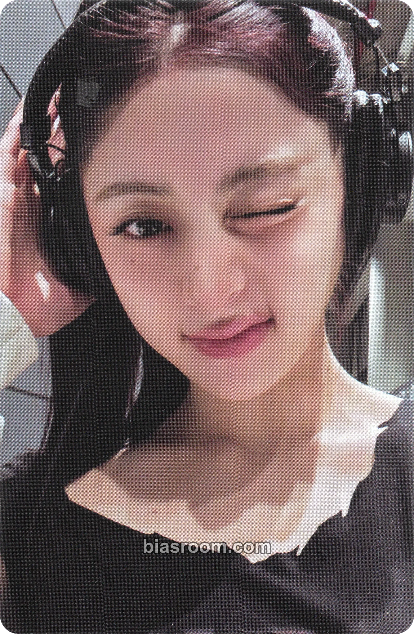 Huh Yunjin PUREFLOW pt.1 Photocard - LE SSERAFIM - LE SSERAFIM K-pop photocard